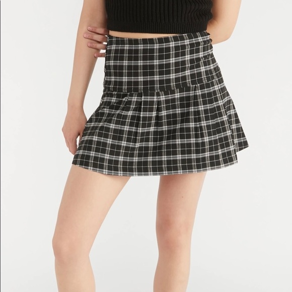 Black and white plaid pleated high rise mini skirt - Picture 1 of 2